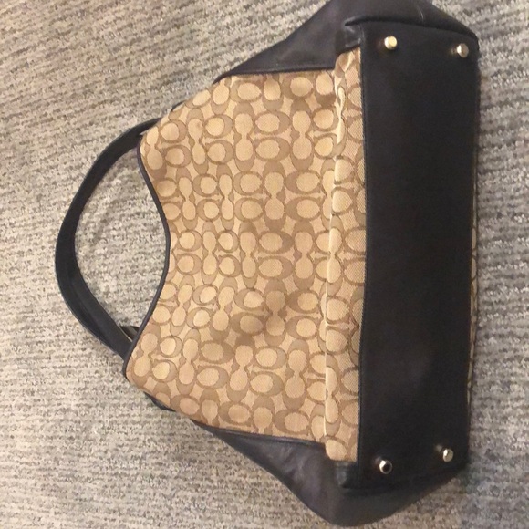 Coach signature handbag. Great briefcase style - Picture 8 of 8